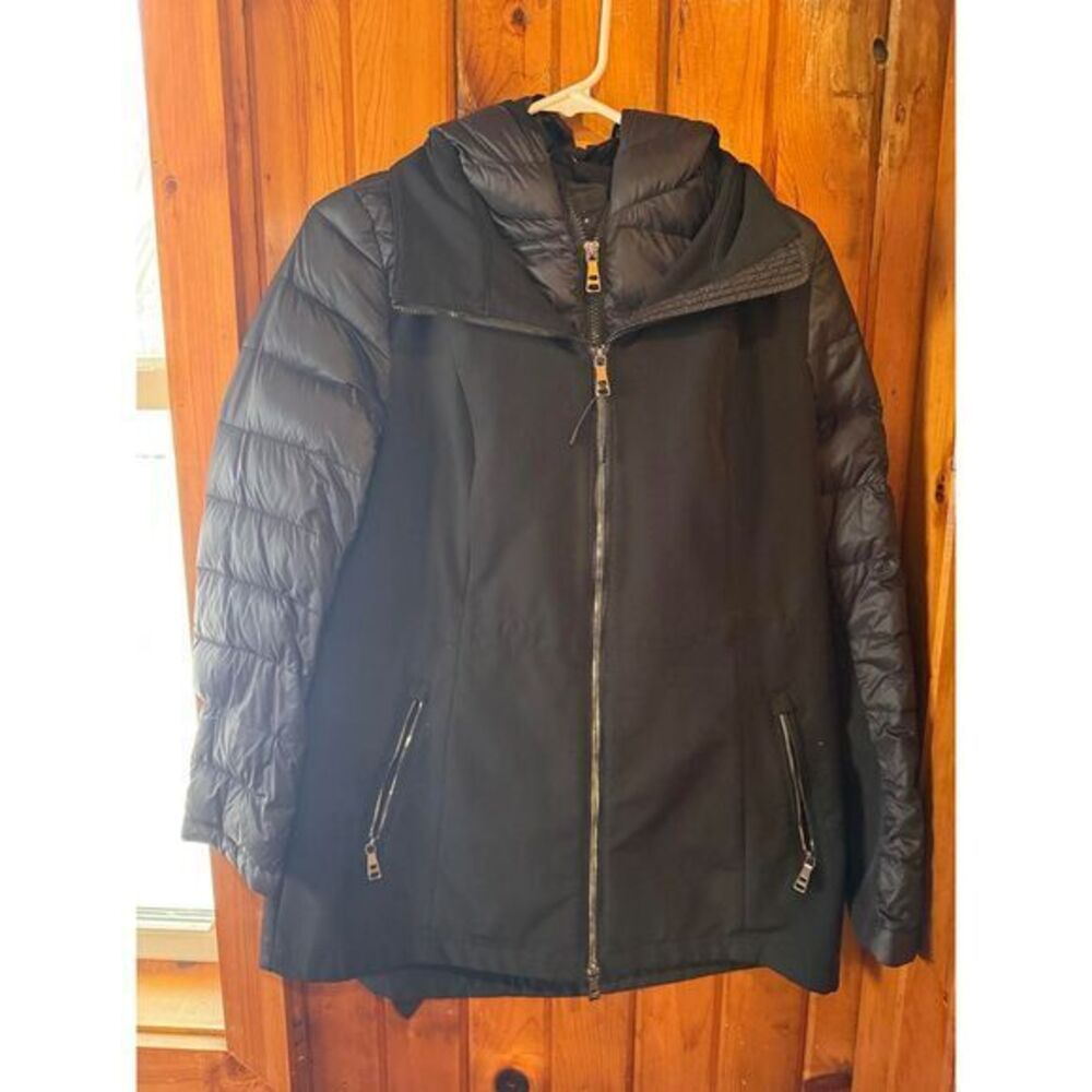 Stylish Black Hooded Puffer Jacket Coat with Quilted Winter Outerwear Size M